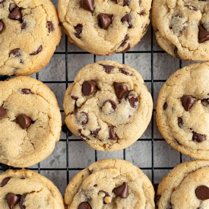How many calories are in a skillet chocolate chip cookie?