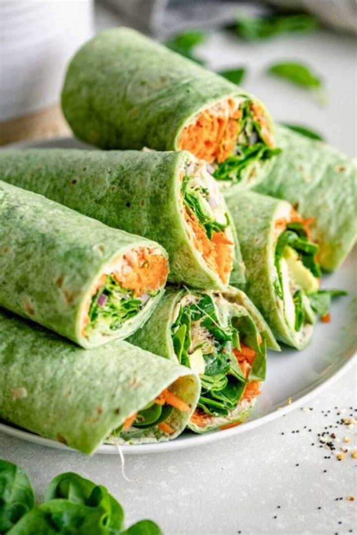 How many calories are in a spinach veggie wrap?