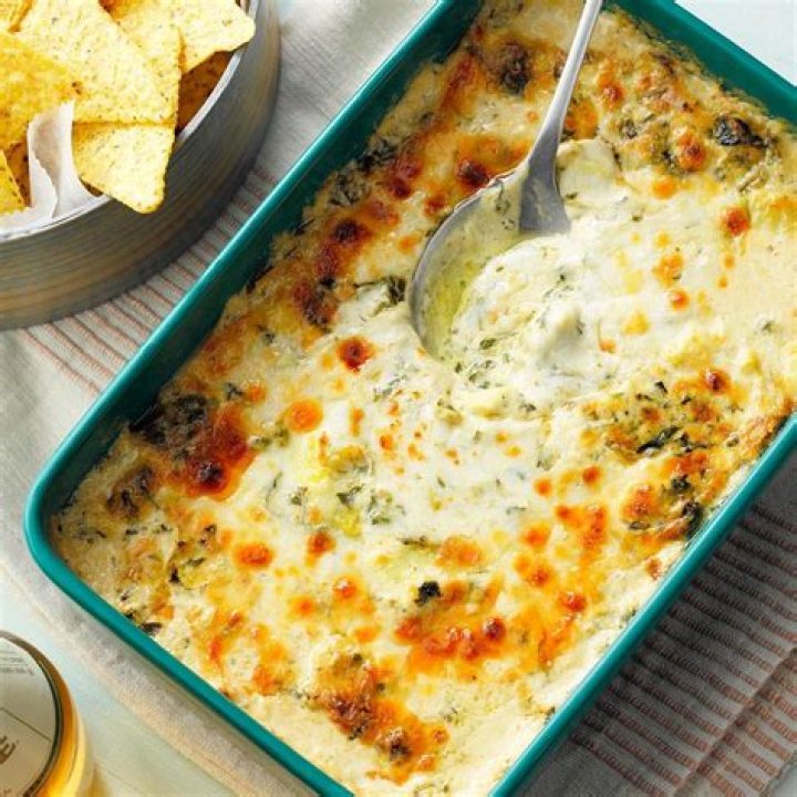 How many calories are in Applebee’s Spinach Artichoke Dip?
