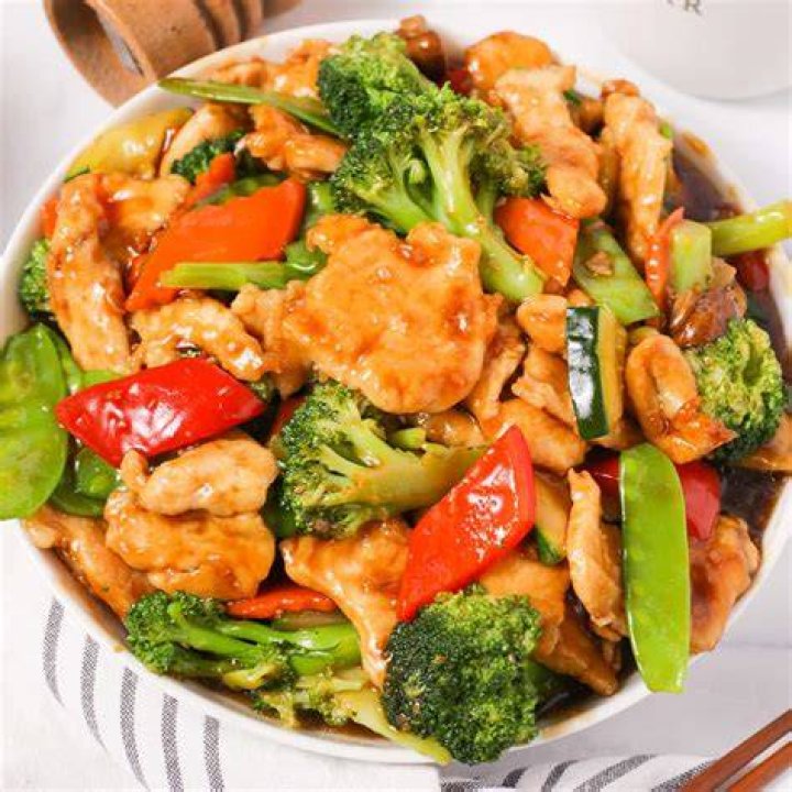 How many calories are in Chinese chicken and vegetables?