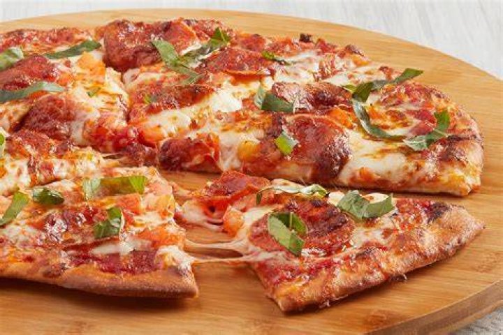 How many calories are in Newks cauliflower crust?
