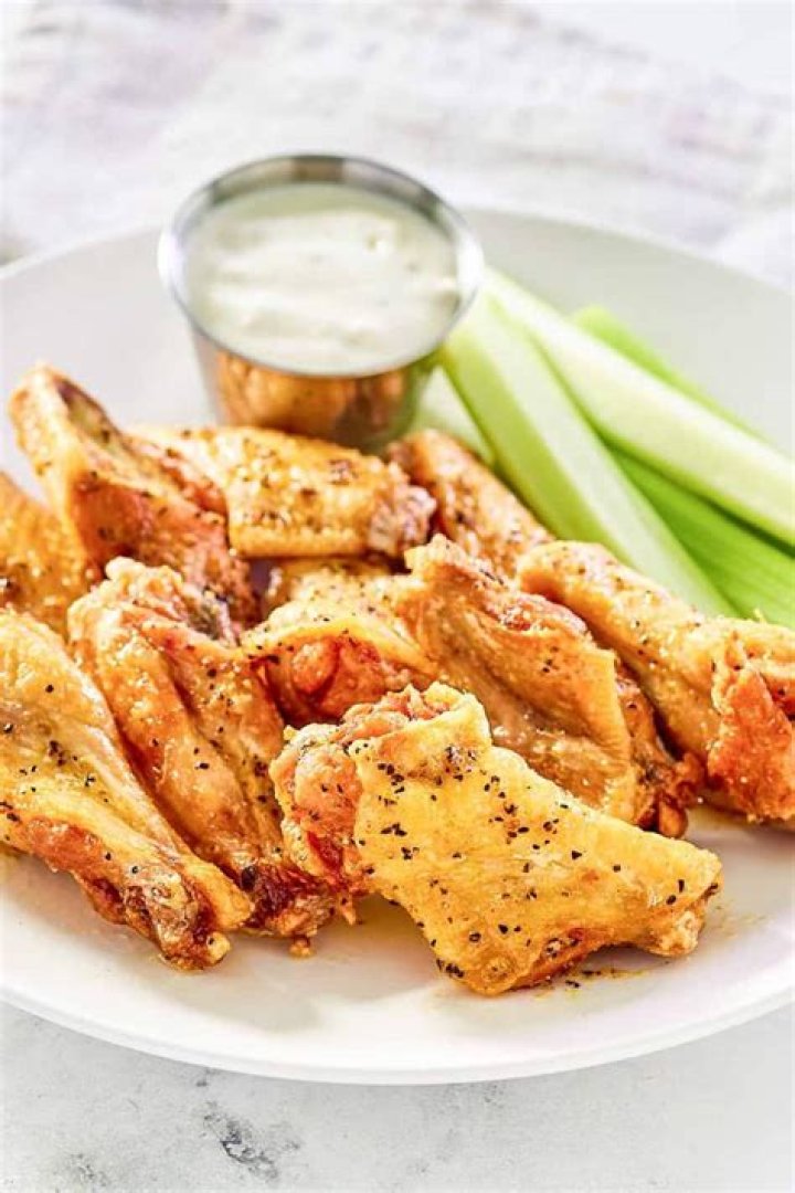 How many calories in 6 lemon pepper wings from Wingstop?