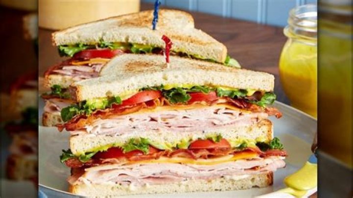 How many calories in a McAlister’s club sandwich?