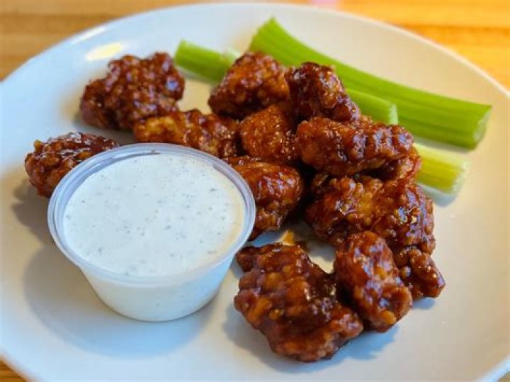 How many calories in boneless wings at Applebee’s?