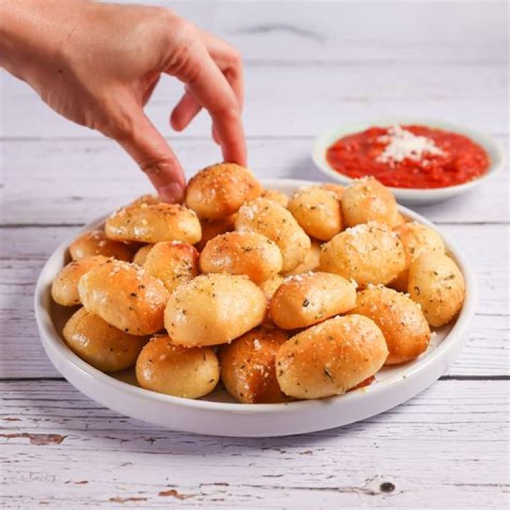 How many calories is a bread bowl from Domino’s?