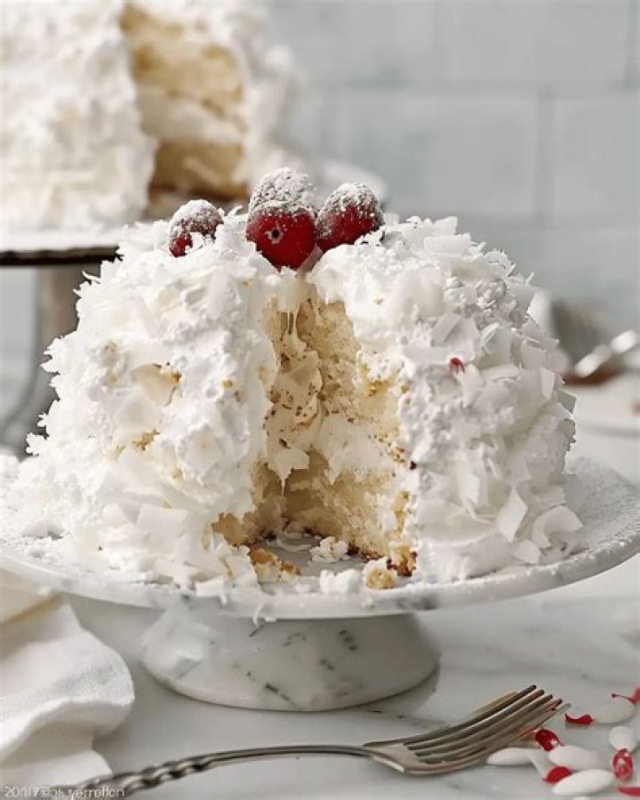 How many calories is a snowball cake?