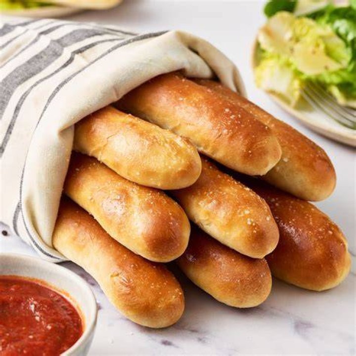 How many calories is an Olive Garden breadstick?
