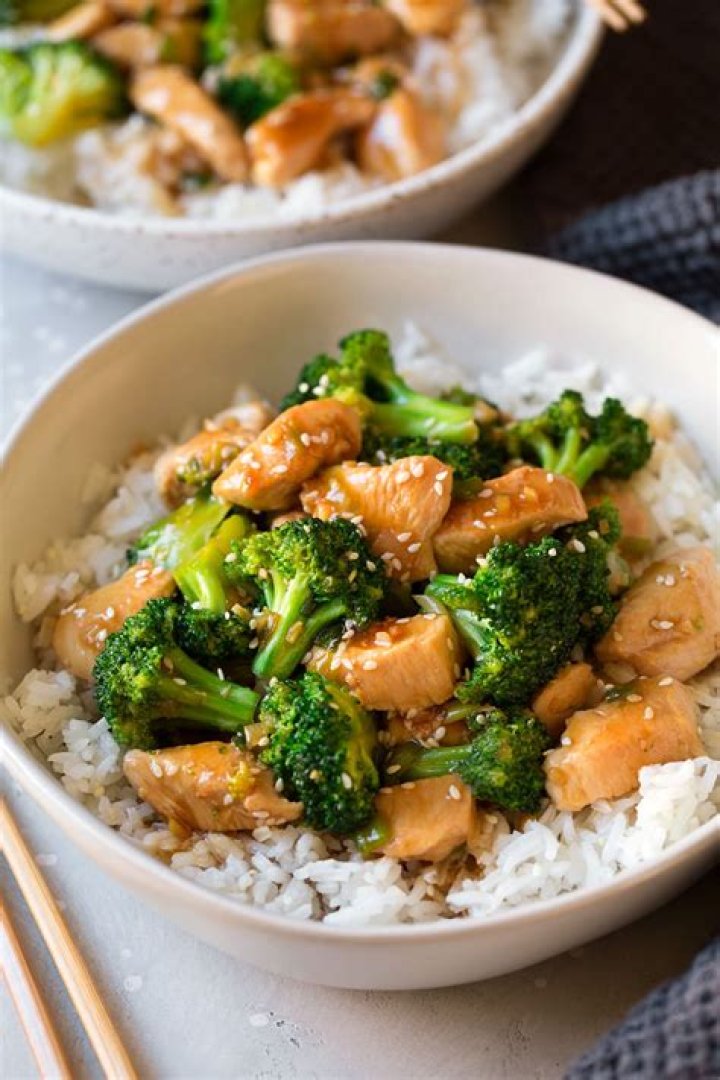 How many calories is chicken and broccoli with fried rice?