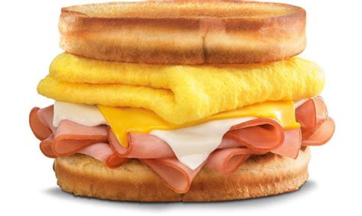 How many carbs are in a Hardee’s Frisco breakfast sandwich?