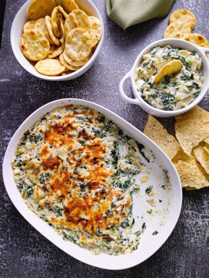 How many carbs are in Applebee’s Spinach Artichoke Dip?