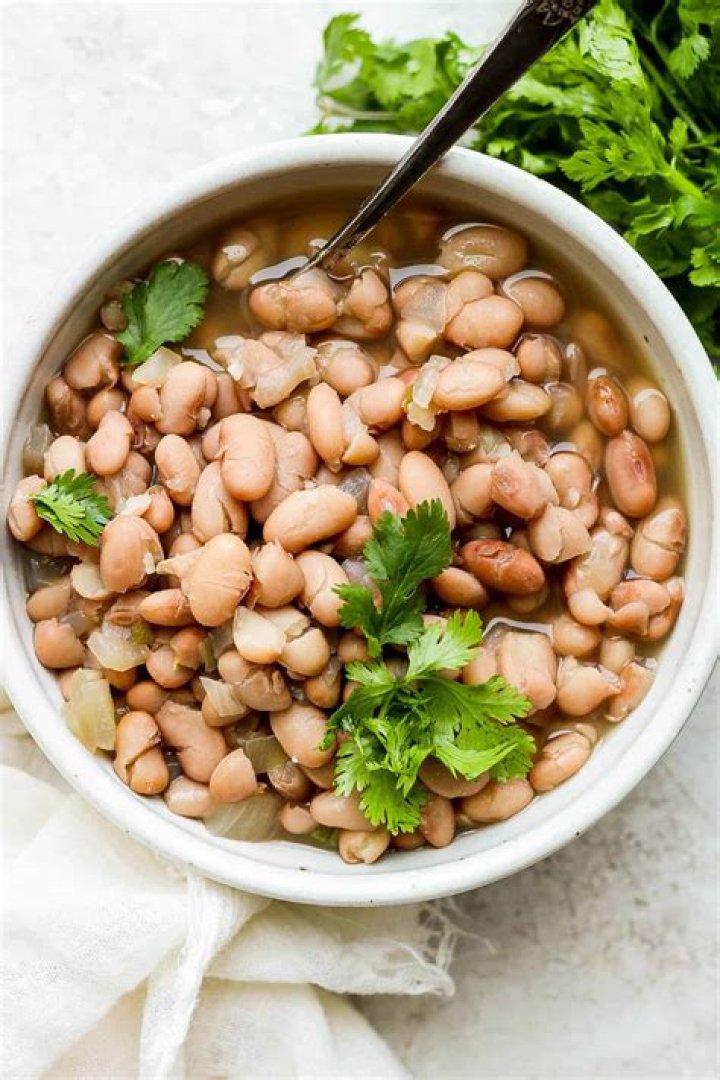 How many carbs are in half a cup of cooked pinto beans?