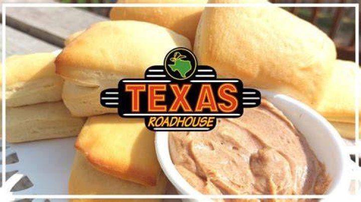 How many carbs are in Texas Roadhouse bread?