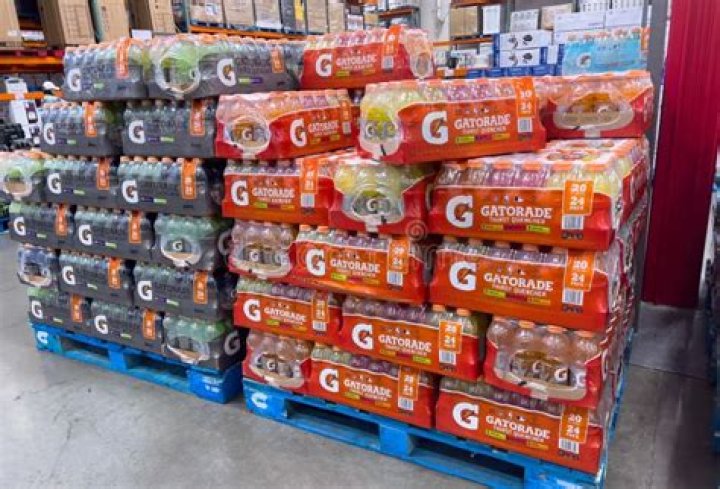 How many cases of 12 oz Gatorade are on a pallet?