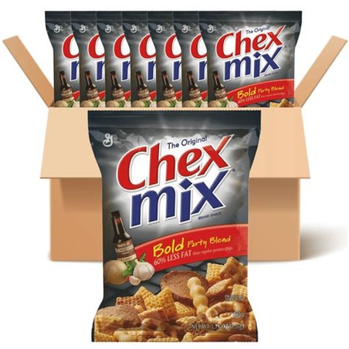 How many cups are in a box of Chex Mix?
