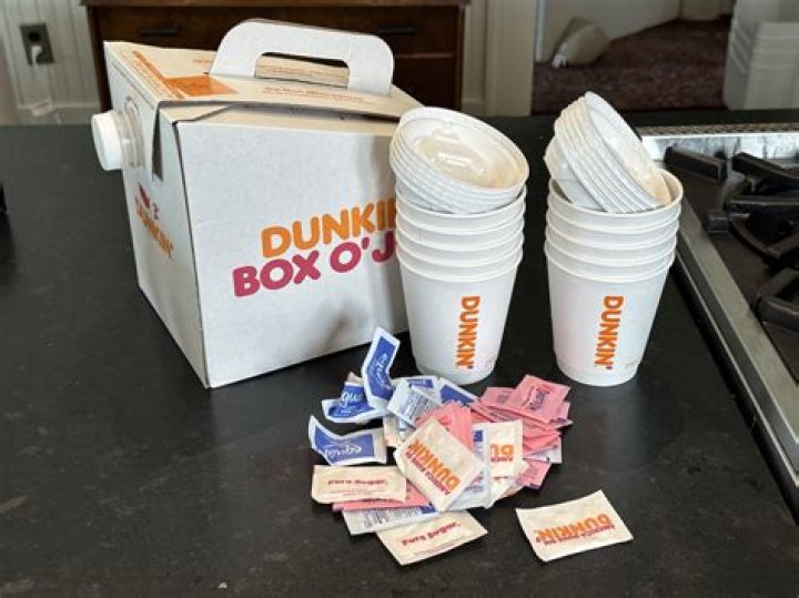 How many donut holes come in a box at Dunkin Donuts?