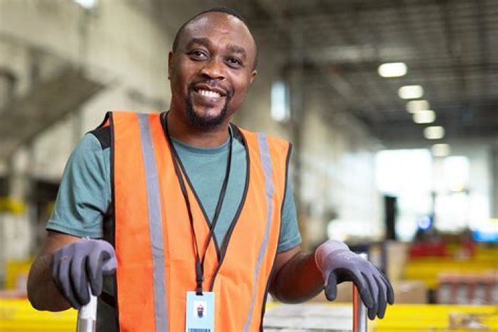 How many hours a week does an Amazon warehouse worker work?