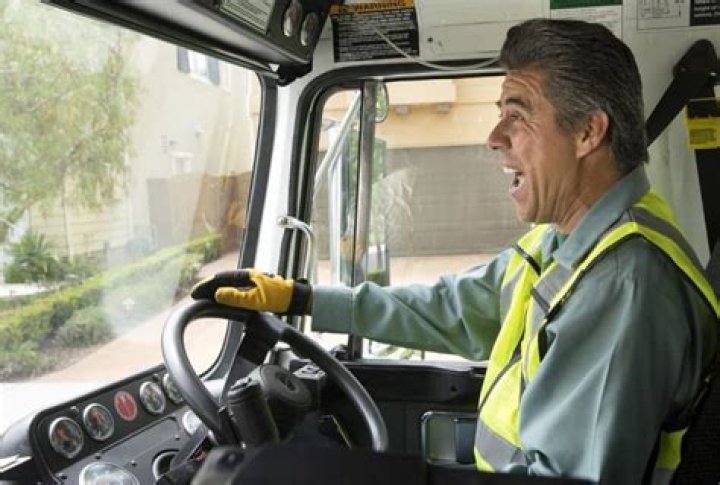 How many hours do garbage truck drivers work?