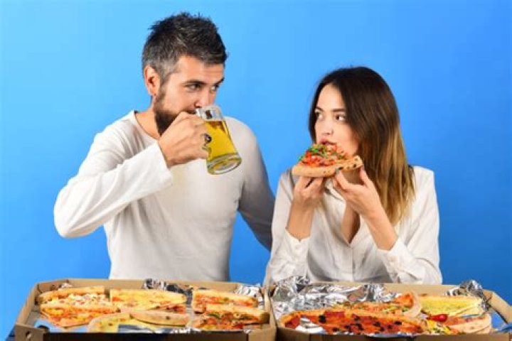 How many people does a large Domino’s pizza feed?