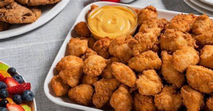 How many people does a small chick-fil-a platter feed?