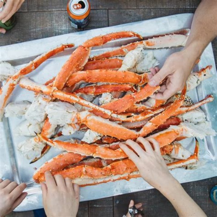 How many pounds of crab do I need for 6 people?