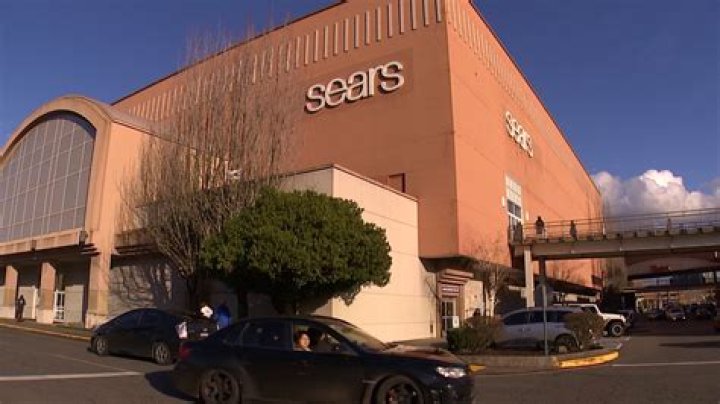 How many Sears are still open?