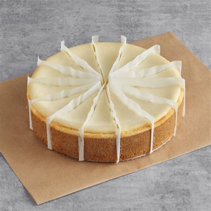 How many slices are in a 10 inch cheesecake from Cheesecake Factory?