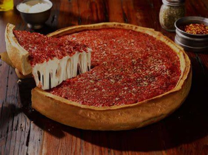 How many slices are in a large deep dish from Giordano’s?