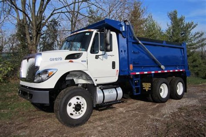 How many yards is an end dump?