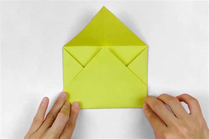 How much do 4 sheets of paper and an envelope weigh?