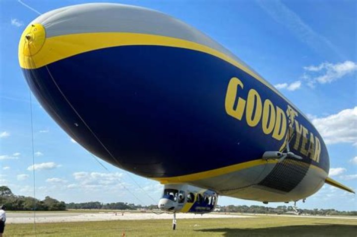 How much do Goodyear blimp pilots make?