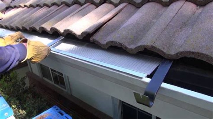 How much do gutters cost per foot installed?