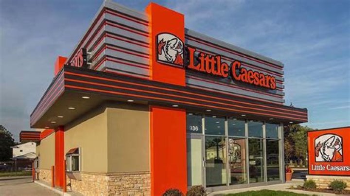 How much do Little Caesars franchise owners make?