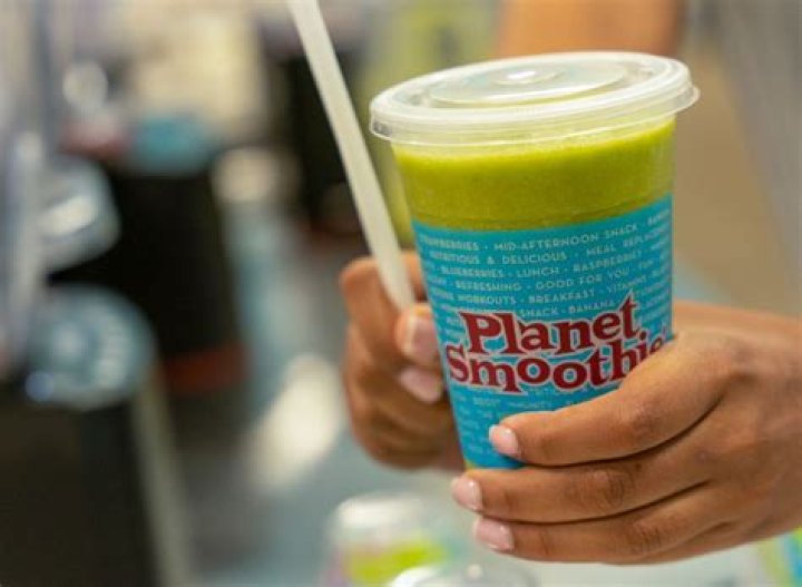 How much do Planet Smoothie employees make?