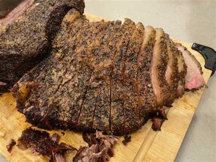 How much does a 10 lb brisket feed?