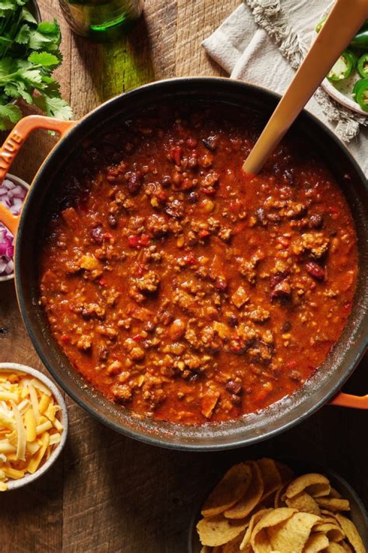 How much does a Chili’s host make?