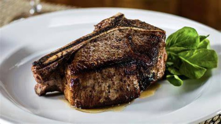 How much does a host make at Capital Grille?