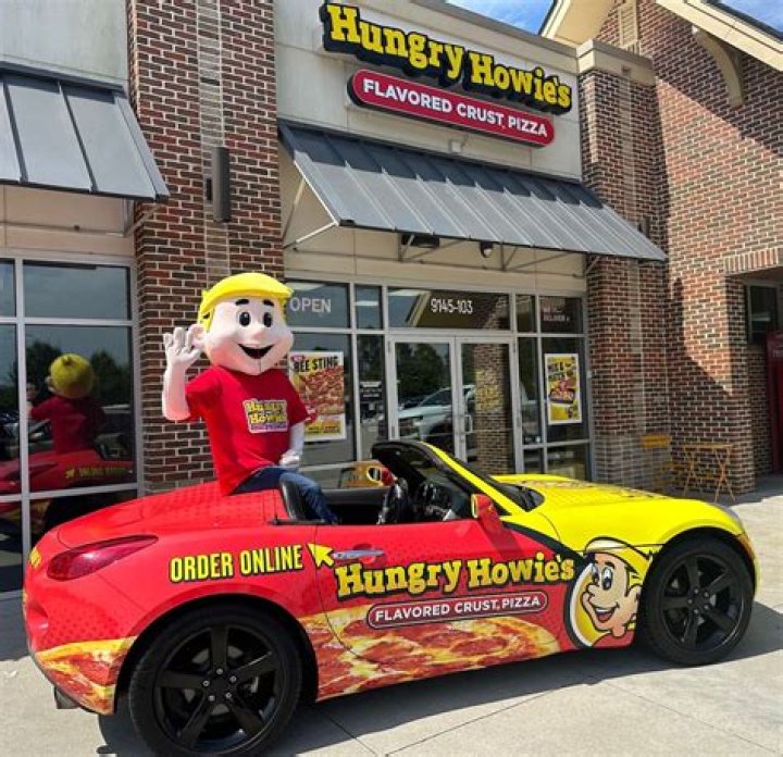 How much does a Hungry Howie’s owner make?