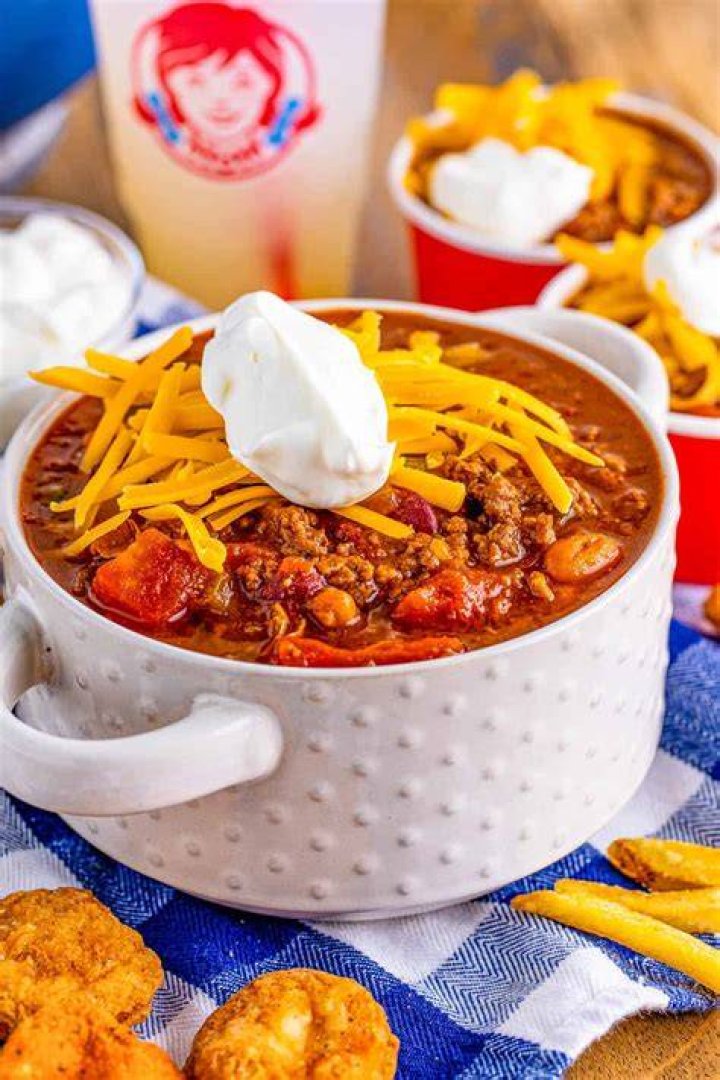 How much does a large Wendy’s chili cost?