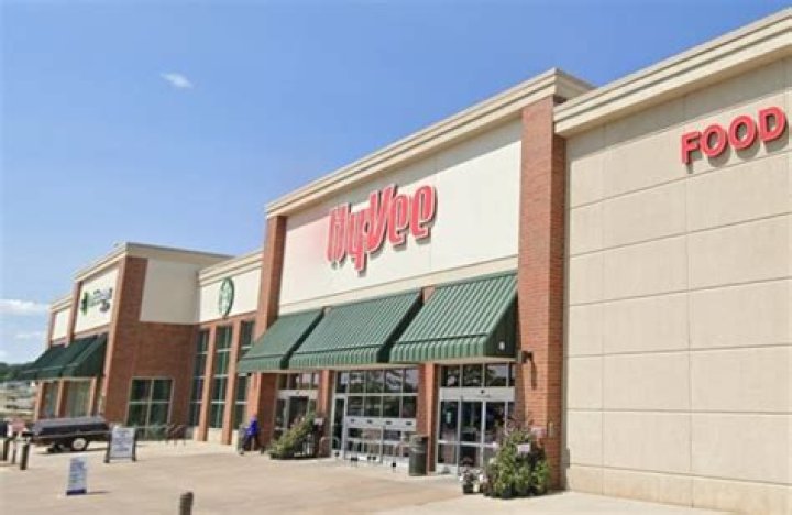 How much does hyvee pay in Minnesota?