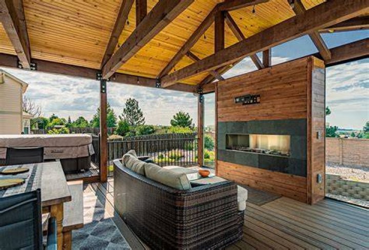 How much does it cost to extend a covered patio?