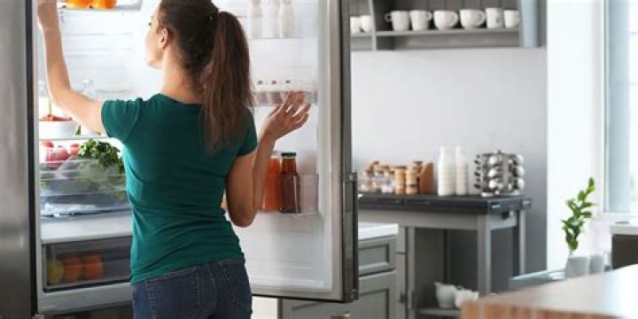 How much does it cost to run a freezer?