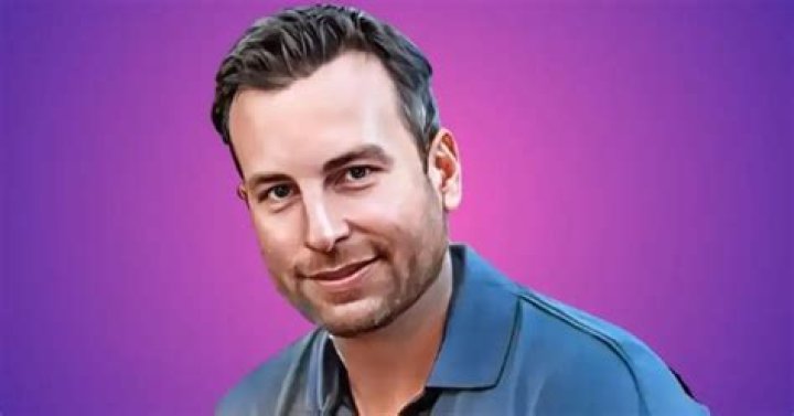 How much does Lucas Congdon make per episode?