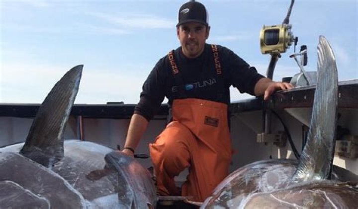 How much does Sandro make on Wicked Tuna?