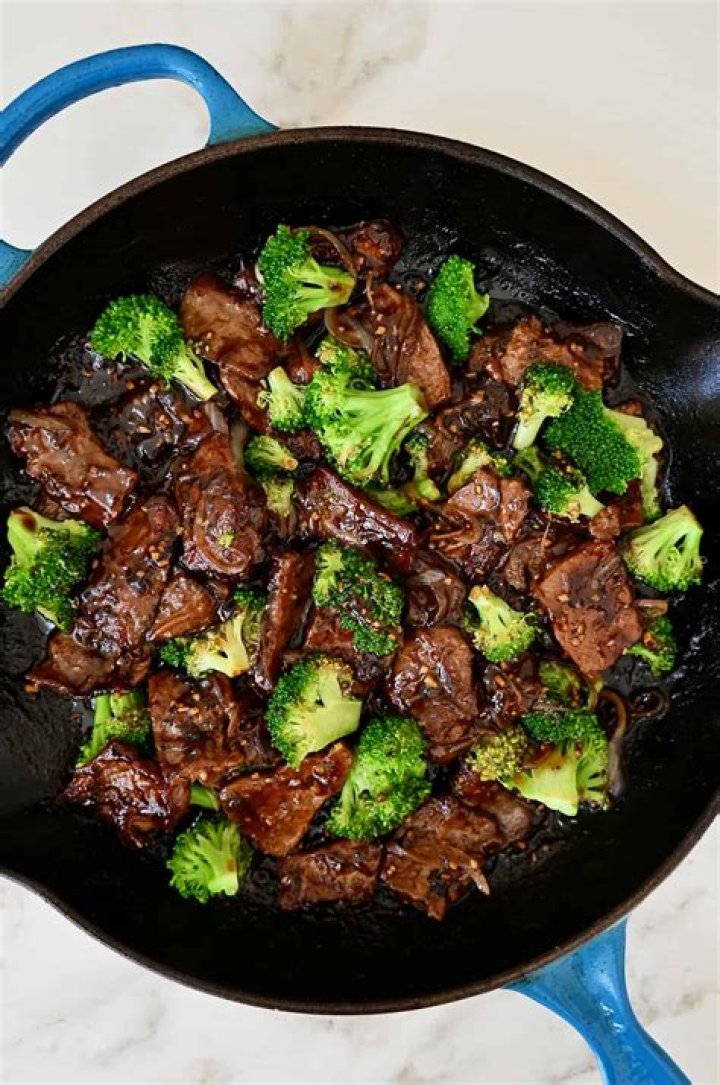 How much is 1 serving of beef and broccoli?