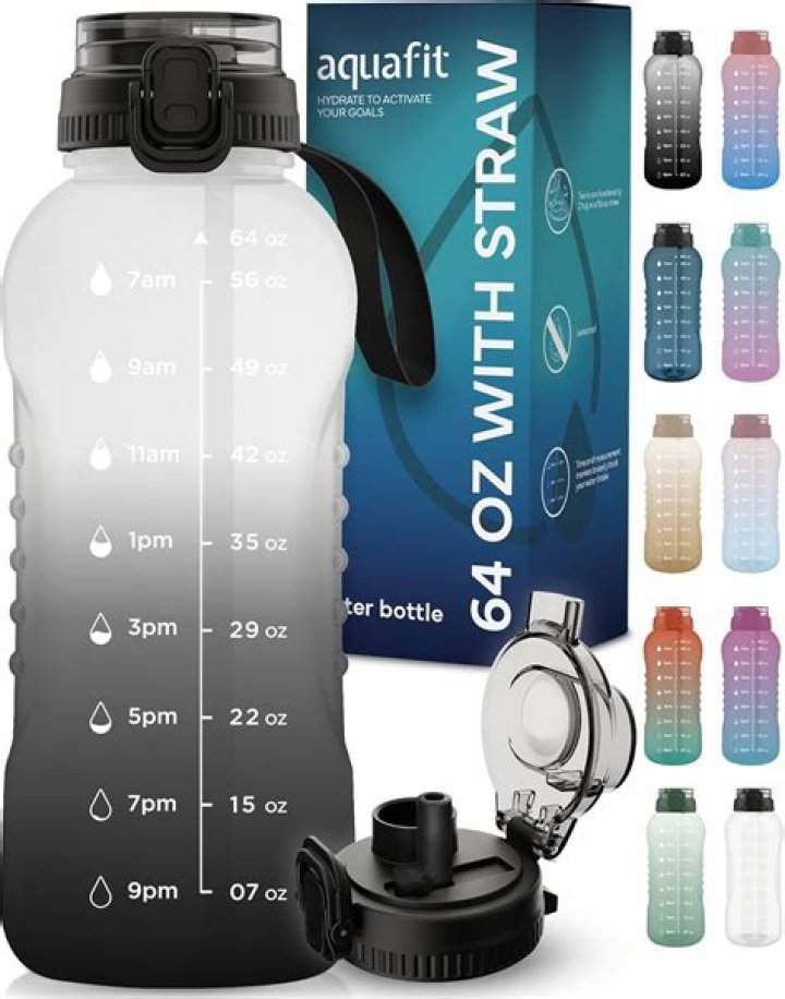 How much is 64 oz of water in water bottles?