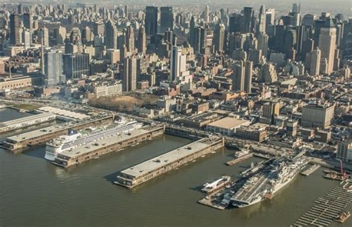 How much is a commercial space in Manhattan?