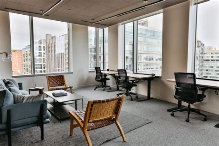 How much is office space rent in Manhattan?