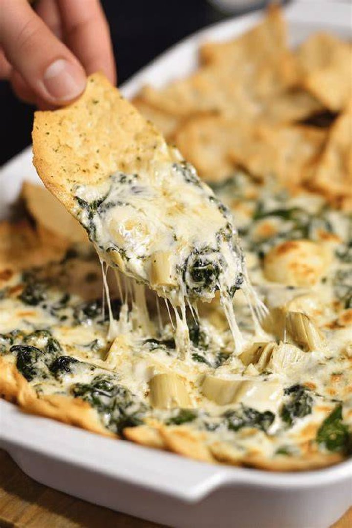 How much protein is in spinach and artichoke dip at Applebee’s?