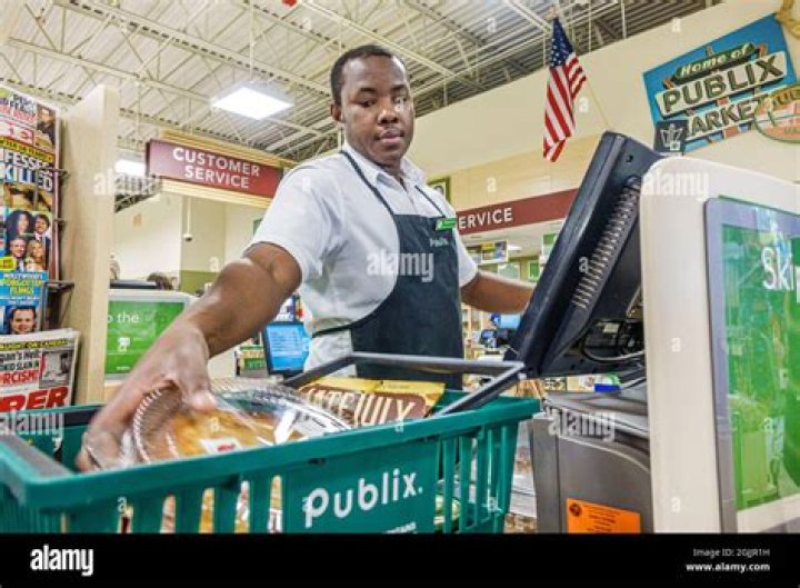 How much Publix stock Do employees own?