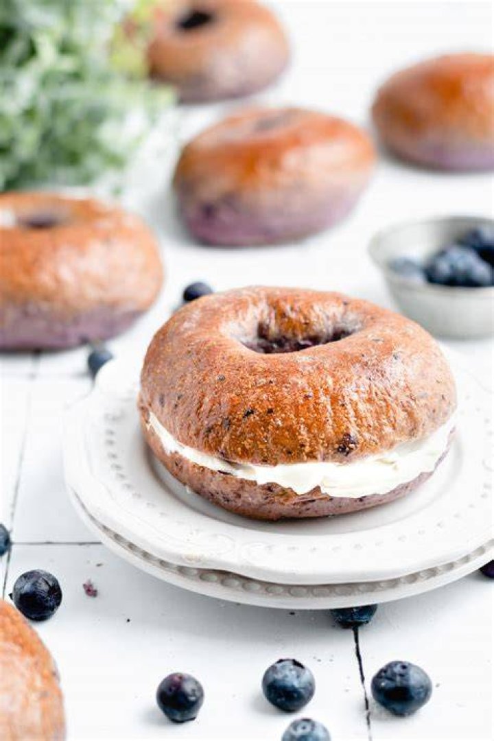 How much sodium is in a blueberry bagel?